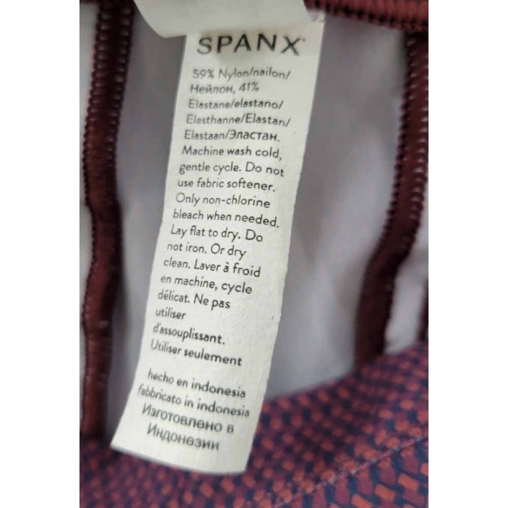 Spanx Sunshine Skort Geoscape Print Size XL Navy Blue Burgundy EUC UPF 50+ - Picture 7 of 7